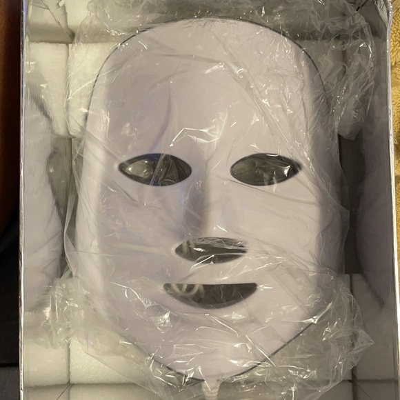 LED Mask - Picture 4 of 5